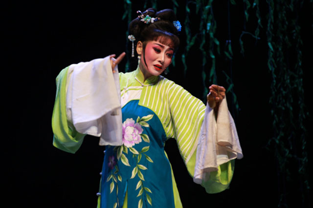 黄梅戏《春江女人》